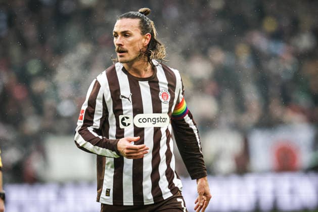 2026.02.07 xfsx Fussball 1. Bundesliga FC St. Pauli - VfB Stuttgart v.l. Jackson Irvine (FC St. Pauli ,7) Portrait (DFL regulations prohibit any use of photographs as image sequences and or quasi-video. Copyright: HMBxMedia FernandoxSoares