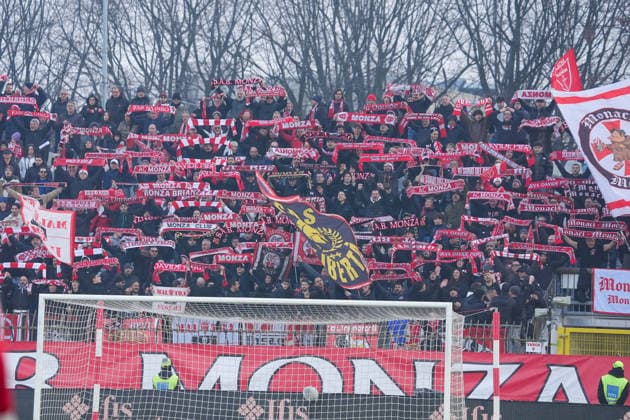 I tifosi dell AC Monza durante la partita tra AC Monza e US Avellino 1912 del Campionato italiano di calcio Serie BKT 2025 2026 , Domenica 8 Febbraio 2026, - calcio  Copyright: xAlessioxMorgesex xLaPressex