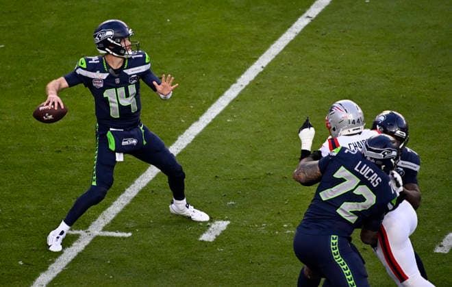 Seattle Seahawks quarterback Sam Darnold (14) during the 1st half NFL, American Football Herren, USA Super Bowl 60 LX football game between the New England Patriots and the Seattle Seahawks in Santa Clara, CA on Feb 8, 2026 CSM. Santa Clara United States of America - ZUMAc04_ 20260208_faf_c04_127 Copyright: xCharlesxBausx