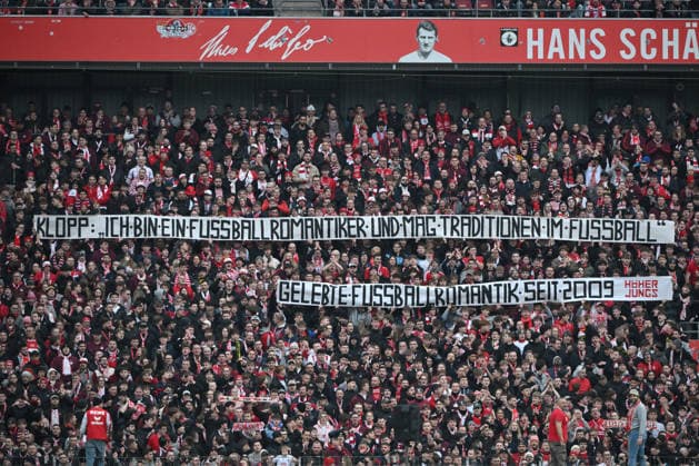 Fanprotest der Kölner Fans gegen RB Leipzig und Jürgen Klopp 08.02.2026, Fussball 1. Bundesliga, Saison 2025 2026, 21. Spieltag, 1. FC Köln - RB Leipzig 1:2 DFL regulations prohibit any use of photographs as image sequences and or quasi-video Koeln RheinEnergieStadion Nordrhein Westfalen Deutschland