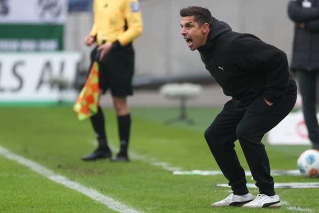 2. Bundesliga - Hannover 96 - Holstein Kiel am 08.02.2026 in der Heinz von Heiden Arena in Hannover Trainer Marcel Rapp (Kiel)