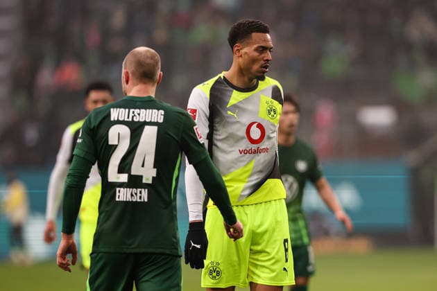 Felix Nmecha (Borussia Dortmund,8) und Christian Eriksen (VfL Wolfsburg,24) - 1. Fussball Bundesliga Saison 2025-2026 Punktspiel VfL Wolfsburg vs. Borussia Dortmund in der Volkswagen Arena in Wolfsburg - Aktion,Fussball,Deutschland,Mann,Männer,07.02.2026
