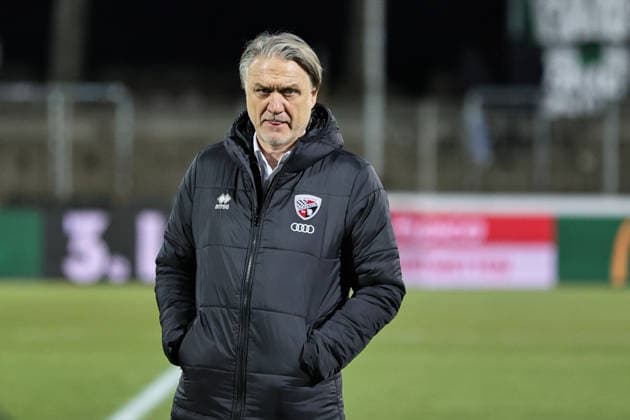 15.02.2026, Fussball, Herren, 3. Liga, 24. Spieltag Saison 2025-2026 Dritte Liga: FC Schweinfurt 05 - FC Ingolstadt Geschäftsführer Dietmar Beiersdorfer (FC Ingolstadt), Einzelfoto Schweinfurt Riedel Bau Arena im Sachs-Stadio Bayern Unterfranken Deutschland