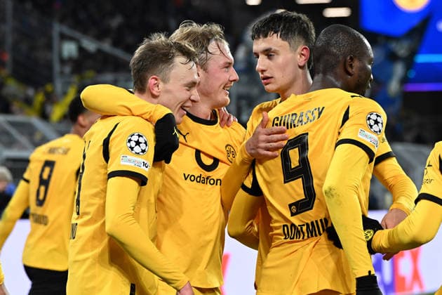 Maximilian Beier (Borussia Dortmund) Torjubel, jubelt mit seiner Mannschaft nach dem Treffer zum 2:0 waehrend des Spiels der UEFA Champions League 2025 26, Play-offs, Hinspiel zwischen Borussia Dortmund und Atalanta Bergamo, BVB Stadion am 17. February 2026 in Dortmund, Deutschland. (Foto von Ralf Treese DeFodi Images) +++ Maximilian Beier (Borussia Dortmund) celebrates after scoring his team™s second goal with teammates during the UEFA Champions League 2025 26 League Knockout Play-off First Leg match between Borussia Dortmund and Atalanta BC at BVB Stadion Dortmund on February 17, 2026 in Dortmund, Germany. (Photo by Ralf Treese DeFodi Images) -