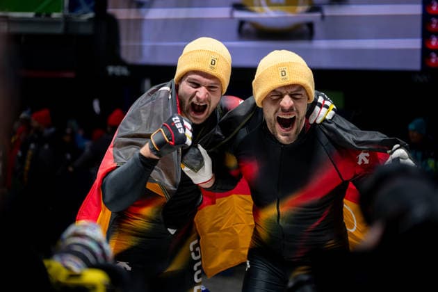 LOCHNER Johannes, FLEISCHHAUER Georg (Deutschland) jubeln im Ziel ueber Sieg und Gold Medaille, ITA, Olympische Spiele Milano Cortina 2026, Olympia, Zweierbob Herren, 17.02.2026 ITA, Olympische Spiele Milano Cortina 2026, Olympia, Zweierbob Herren, 17.02.2026 Cortina d Ampezzo Copyright: xEibner-Pressefoto Memmlerx EP_MMR