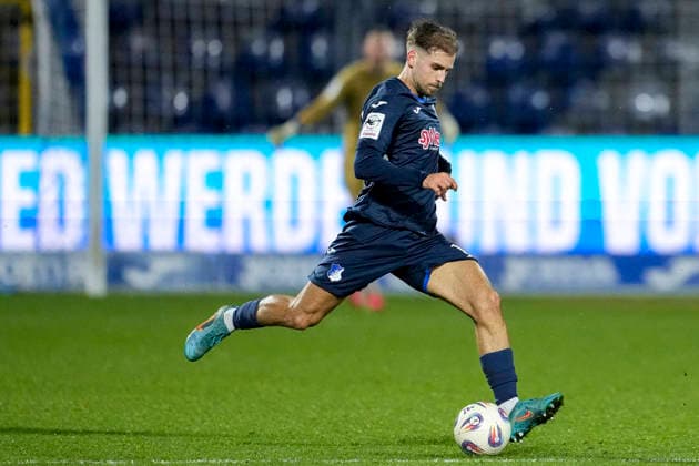 Luka Djuric (Duric, TSG II, 10), am Ball, Freisteller, Ganzkörper, Einzelbild, Einzelfoto, Aktion, Action, 22.02.2026, Sinsheim (Deutschland), Fussball, 3. Liga, TSG 1899 Hoffenheim II - FC Viktoria Köln, DFB DFL REGULATIONS PROHIBIT ANY USE OF PHOTOGRAPHS AS IMAGE SEQUENCES AND OR QUASI-VIDEO.
