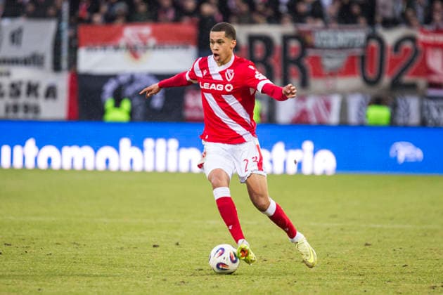 22.02.2026, xomx, Fussball 3.Liga, Erzgebirge Aue - Energie Cottbus v.l. Nyamekye Awortwie-Grant (FC Energie Cottbus) am Ball. Einzelbild, Freisteller, (DFL DFB REGULATIONS PROHIBIT ANY USE OF PHOTOGRAPHS as IMAGE SEQUENCES and or QUASI-VIDEO) Aue