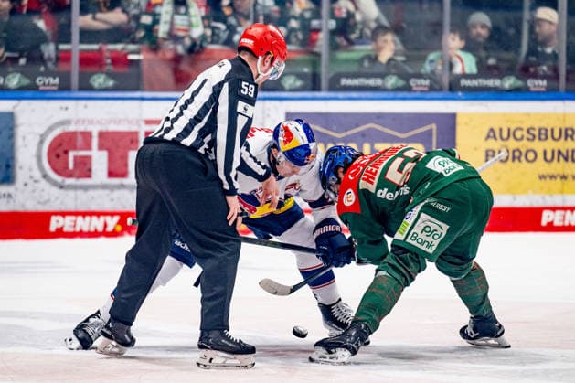 Linesperson Jonas Reinold fuehrt ein Bully Faceoff aus zwischen Gabriel Fontaine (EHC Red Bull Muenchen, 97) und Enrico Henriquez (Augsburger Panther, 52) GER, Augsburger Panther vs. EHC Red Bull Muenchen, Eishockey, DEL, 46. Spieltag, Saison 2025 2026, 27.02.2026. GER, Augsburger Panther vs. EHC Red Bull Muenchen, Eishockey, DEL, 46. Spieltag, Saison 2025 2026, 27.02.2026. Augsburg Copyright: xEibner-Pressefoto HeikexFeinerx EP_HFR