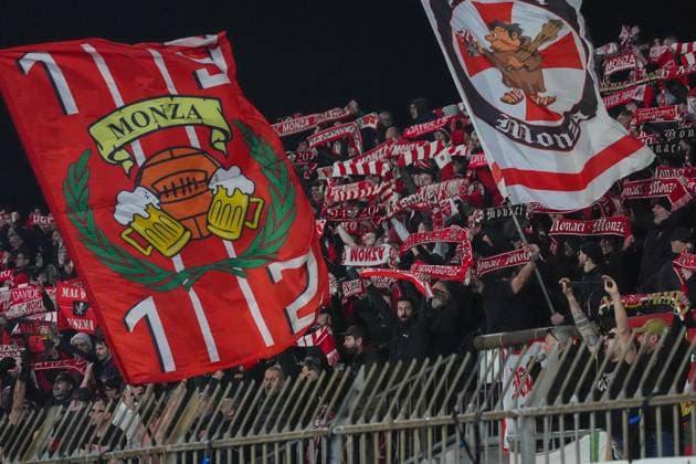 I tifosi dell AC Monza durante la partita tra AC Monza e Virtus Entella del Campionato italiano di calcio Serie BKT 2025 2026, Venerdi 27 Febbraio 2026, - calcio ( Photo by Alessio Morgese LaPresse)  Copyright: xAlessioxMorgesex xLaPressex