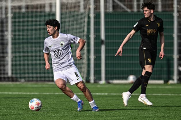 U-19-DFB-Nachwuchsliga Hauptrunde, FC Augsburg - VfL Wolfsburg, Augsburg, 28.02.2026 Freisteller: Darwin Soylu (VfL Wolfsburg U19, 6) am Ball Augsburg, 28.02.2026 - 4. Spieltag der U-19-DFB-Nachwuchsliga Hauptrunde, FC Augsburg - VfL Wolfsburg, Paul-Renz-Akademie - Augsburg. Copyright: xBEAUTIFULxSPORTS Märklx
