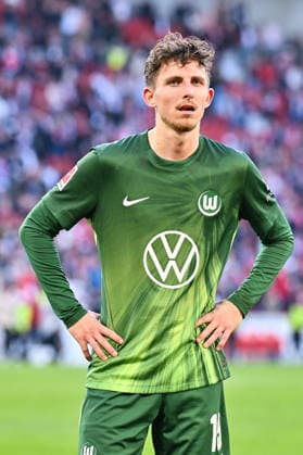 Bundesliga; VfB Stuttgart - VfL Wolfsburg; 01.03.2026 STUTTGART, DEUTSCHLAND - 01. MÄRZ: hängende Köpfe und enttäuschte Blicke bei den Gästen nach dem Bundesligamatch zwischen dem VfB Stuttgart und dem VfL Wolfsburg am 24. Spieltag in der MHP-Arena DFL REGULATIONS PROHIBIT ANY USE OF PHOTOGRAPHS AS IMAGE SEQUENCES AND OR QUASI-VIDEO Niederlage Jesper Grange LINDSTROM (VfL Wolfsburg 19) Copyright: xBEAUTIFULxSPORTS Goldbergx