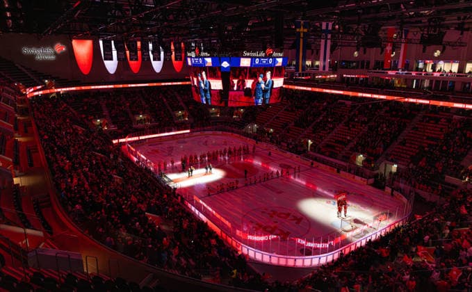 Ice hockey, Eishockey Swiss Ice Hockey Games, Switzerland - Czech Republic Zurich, Switzerland, 13th Dec 2025: Thousands of spectators watched as Andres Ambuhl s banner was raised in the Swiss Life Arena in recognition of his sporting achievements. It was held by goalkeeper 63 Leonardo Genoni and 43 Andrea Glauser. (Photo by Jonas Philippe dieBildmanufaktur)