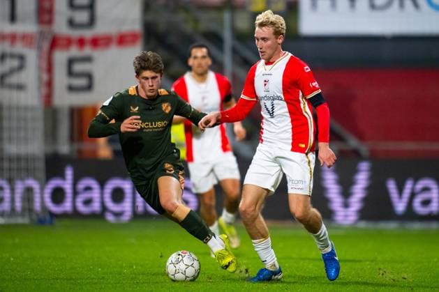 EMMEN , 02 03-2026 , Stadium Oude Meerdijk , season 2025 2026 , Dutch Keuken Kampioen Divisie football , match between FC Emmen and Jong FC Utrecht , picture shows FC Utrecht player Markus Jensen FC Emmen player Casper Staring Emmen - Jong Utrecht  x202038691x Copyright: