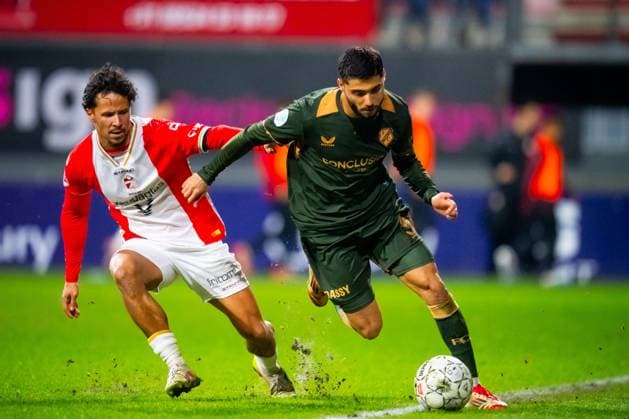 EMMEN , 02 03-2026 , Stadium Oude Meerdijk , season 2025 2026 , Dutch Keuken Kampioen Divisie football , match between FC Emmen and Jong FC Utrecht , picture shows FC Emmen player Luca Everink FC Utrecht player Emirhan Demircan Emmen - Jong Utrecht  x202039284x Copyright: