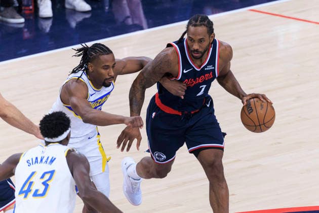 March 4, 2026, Inglewood, California, USA: Kawhi Leonard 2 of the Los Angeles Clippers drives past Aaron Nesmith 23 of the Indiana Pacers during their regular season NBA, Basketball Herren, USA game on Wednesday March 4, 2026 at Intuit Dome in Inglewood, California. Clippers defeat Pacers, 130-107. ARIANA RUIZ PI Clippers Vs. Pacers  - ZUMAp124 20260304_zaa_p124_076 Copyright: xArianaxRuizx