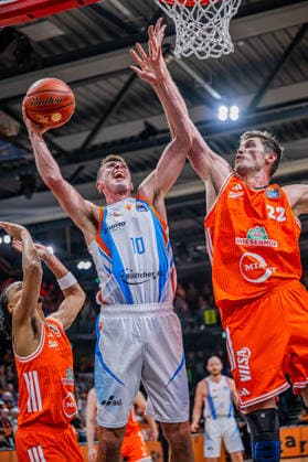 1. Basketball Bundesliga, easyCredit BBL, Saison 2025 2026, Herren, Hauptrunde, 22. Spieltag, 06.03.2026, RASTA Vechta - Science City Jena Joe Wieskamp ( 10 - Science City Jena) beim Korbleger Vechta RASTA Dome Niedersachsen Deutschland