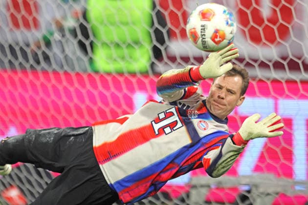 1 Manuel Neuer (FCB) Aufwaermen, Aufwaermtrikot, Porträt, Portrait, Parade, fliegt, am Ball, Fussball 1. BL FC Bayern München - Borussia Mönchengladbach 06.03.2026 Allianz Arena FOTO: Mladen Lackovic LakoPress