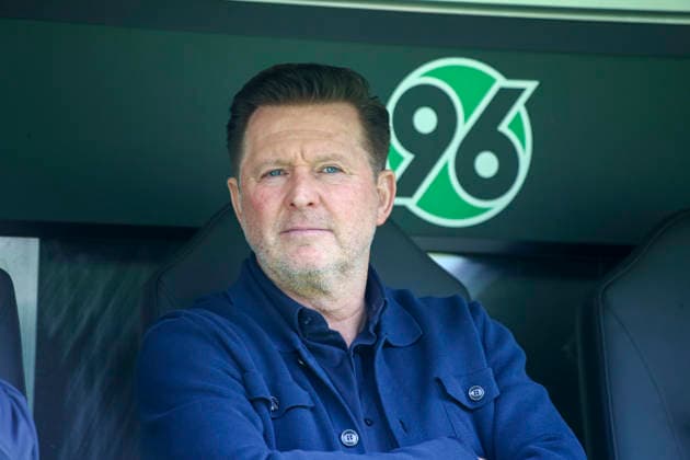 Deutschland: Fussball 2.Bundesliga 2025 2026, 25. Spieltag - Hannover 96 vs SpVgg Greuther Fürth - Heinz von Heiden Arena Stadion (Hannover): Christian Titz (Trainer Hannover 96) Hannover Copyright: xAymanxAlahmedx