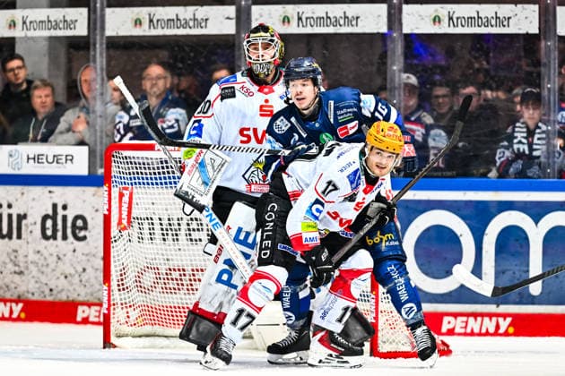 Kristers Gudlevskis (Fischtown Pinguins Bremerhaven, 30) Ludwig Byström (Fischtown Pinguins Bremerhaven, 17) Tyler Boland (Iserlohn Roosters, 10), GER, Iserlohn Roosters vs. Fischtown Pinguins Bremerhaven, Eishockey, Penny-DEL, 50. Spieltag, Spielzeit 2025 2026, 08.03.2026, GER, Iserlohn Roosters vs. Fischtown Pinguins Bremerhaven, Eishockey, Penny-DEL, 50. Spieltag, Spielzeit 2025 2026, 08.03.2026 Iserlohn Copyright: xJonasxBrockmann Eibner-Pressefotox EP_JBN