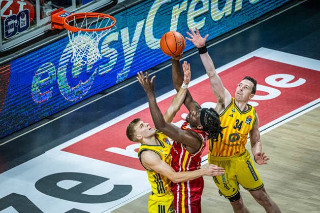 Basketball Berlin 08.03.2026 Saison 2025 2026 EasyCredit BBL 1. Bundesliga Männer, Herren Alba Berlin - Fitness First Würzburg Baskets Charles Thompson (Würzburg, No.32) Sam Griesel (Alba Berlin, No.05) Justin Bean (Alba Berlin, No.34)