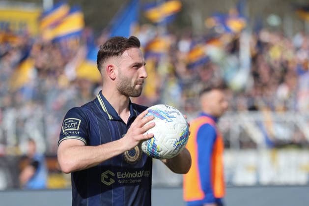 Fußball Regionalliga Nordost: 1. FC Lok Leipzig - FC Carl Zeiss Jena; 08.03.2026 Tobias Dombrowa (34, Lok Leipzig). Fußball, Regionalliga Nordost, Saison 2025 2026, 25. Spieltag: 1. FC Lok Leipzig vs. FC Carl Zeiss Jena am 08.03.2026 im Bruno-Plache-Stadion, Leipzig. Copyright: xBEAUTIFULxSPORTS JanxKaeferx