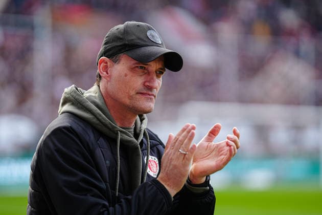 Alexander Blessin (FC St. Pauli, Trainer) GER, FC St. Pauli vs. Eintracht Frankfurt, Fussball, 1. Bundesliga, Spieltag 25, Saison 2025 2026, 08.03.2026 DFL REGULATIONS PROHIBIT ANY USE OF PHOTOGRAPHS AS IMAGE SEQUENCES AND OR QUASI-VIDEO GER, FC St. Pauli vs. Eintracht Frankfurt, Fussball, 1. Bundesliga, Spieltag 25, Saison 2025 2026, 08.03.2026 Hamburg Copyright: xEibner-Pressefoto MarcelxvonxFehrnx EP_MFN