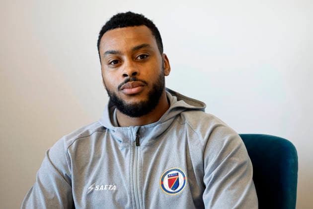 Weißenthurm, Deutschland, 10.03.2026 FC Cosmos Koblenz Interview mit dem Torwart Josue DUVERGER ( FC Cosmos Koblenz ) in den Räumen der Geschäftsstelle des FC Cosmos Koblenz in Weißenthurm Der Torwart des Oberligisten ist auch der Torwart der Fussball Nationalmannschaft von Haiti und wird bei der FIFA-Fussball-Weltmeisterschaft in den USA sein Land vertreten.