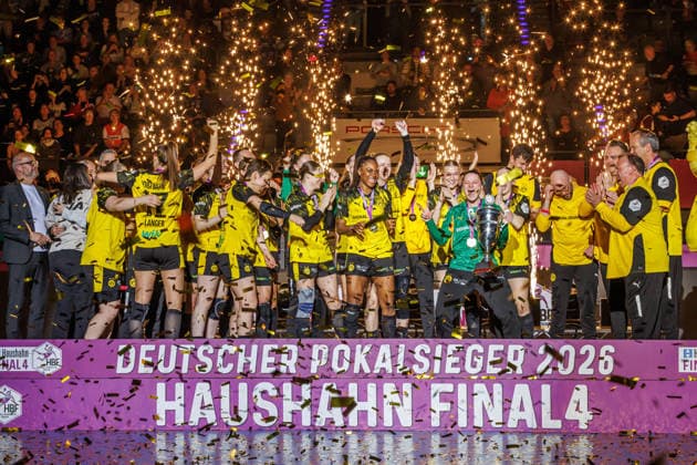 Siegerehrung BVB Dortmund; Sieger, Erstplatzierte, Goldmedaille; Jubel, 15.03.2026, Stuttgart (Deutschland), Handball Frauen, Final4 2025, Finale, HSG Bensheim Auerbach - BVB Dortmund
