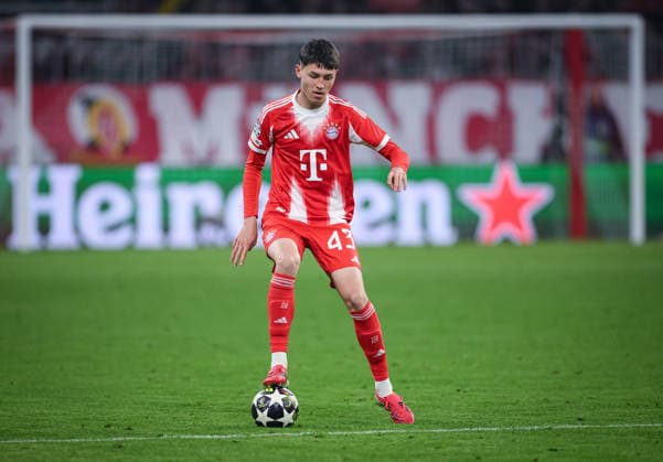 FUSSBALL CHAMPIONS LEAGUE SAISON 2025 2026 Achtelfinal Rueckspiel 18.03.2026 FC Bayern Muenchen - Atalanta Bergamo Filip Pavic (FC Bayern Muenchen) am Ball