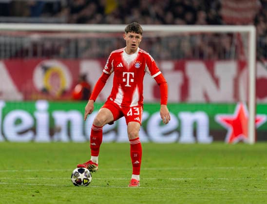 18.03.2026, Fussball UEFA Championsleague 2025 2026: Achtelfinale Rückspiel, FC Bayern München - Atalanta Bergamo, in der Allianz-Arena München, Filip Pavic (FC Bayern München) nachdenklich