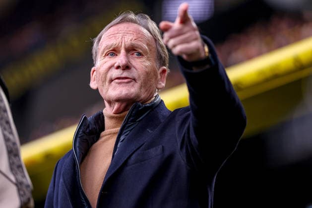 21.03.2026, Fußball, Borussia Dortmund - Hamburger SV, 1. Fußball Bundesliga, 27. Spieltag, Signal Iduna Park, Saison 2025 2026: Präsident Hans-Joachim Watzke (BVB jw) zeigt nach Vorne gestikulierend Gestik DFB regulations prohibit any use of photographs as image sequences and or quasi-video. Nordrhein-Westfalen Deutschland