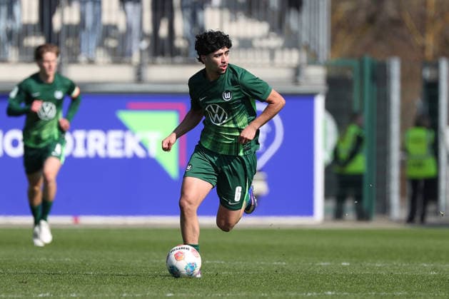 VfL vs. Köln, A-Junioren DFB Pokal Halbfinale Wolfsburg, 22.03.2026, Fußball. Herren, DFB Pokal der A-Junioren (U19), Halbfinale 2025 2026, VfL Wolfsburg vs. 1. FC Köln: Darwin Soylu (VfL Wolfsburg U19) AOK Stadion Niedersachen Deutschland