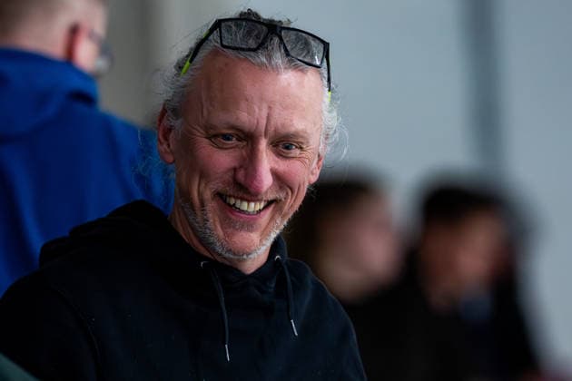 25.03.2026, GER, Volleyball, Frauen, 1.BL, PlayOffs Viertelfinale, Saison 25 26, Schwarz-Weiss Erfurt - Allianz MTV Stuttgart Gerrit Schädler (Papa von Finn Sonnekalb, Eisschnellläufer) 99089 Erfurt Sporthalle Sportanlage Rieths Thüringen Deutschland