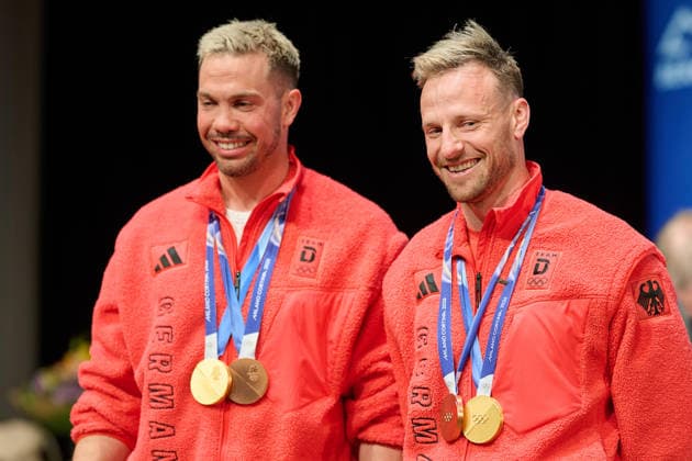 Berchtesgaden, Deutschland 27. März 2026 Empfang der Olympiateilnehmer der Olympischen Winterspiele Mailand Cortina 2026 Im Bild: v.li. Tobias Wendl (Rodeln), Tobias Arlt (Rodeln) AlpenCongress Bayern Copyright: xFotostandx xWassmuthx