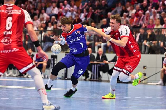 Elias Huber (HBW Balingen-Weilstetten, 07) im Zweikampf mit Philip Wuerz (TuS Ferndorf, 20) GER, TuS Ferndorf vs HBW Balingen-Weilstetten, Handball, 2. Bundesliga, 25. Spieltag, Spielzeit 2025 2026, 28.03.2026 GER, TuS Ferndorf vs HBW Balingen-Weilstetten, Handball, 2. Bundesliga, 25. Spieltag, Spielzeit 2025 2026, 28.03.2026 Kreuztal Copyright: xEibner-Pressefoto RenexWeissx EP_RWS