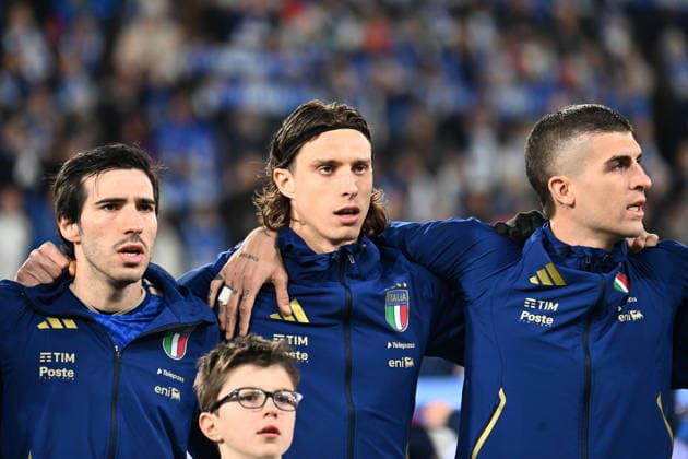 Soccer, FIFA World Cup, WM, Weltmeisterschaft, Fussball 2026 match between Italy-North Ireland Sandro Tonali of Italy,Riccardo Calafiori of Italy,Gianluca Mancini of Italy during national anthem during playoff qualifier Fifa World Cup 2026 match between Italy-North Ireland at the gewiss stadium, Italy, March 26th, 2026. Imago-Images Emmefoto Copyright: xImago-Images Emmefotox