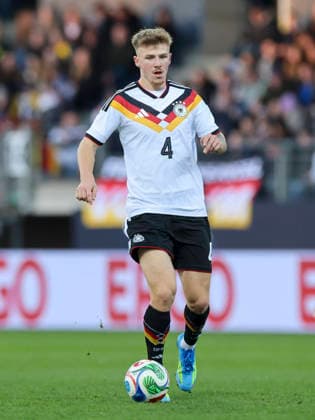 Finn Jeltsch (Germany) kontrolliert den Ball, UEFA Under21 EURO Qualifier, EM, Europameisterschaft Germany v Northern Ireland, Eintracht Stadion am 27. March 2026 in Braunschweig, Deutschland. (Foto von Marco Steinbrenner DeFodi Images) Finn Jeltsch (Germany) controls the ball, UEFA Under21 EURO Qualifier, Germany v Northern Ireland, Eintracht Stadion, March 27, 2026 in Braunschweig, Germany. (Photo by Marco Steinbrenner DeFodi Images) -