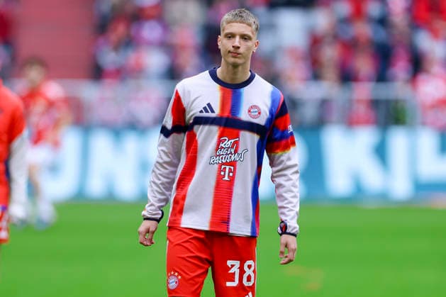 Erblin Osmani (FC Bayern Muenchen) schaut, Bundesliga, FC Bayern München v 1. FC Union Berlin, Allianz Arena am 21. March 2026 in München, Deutschland. (Foto von Marco Steinbrenner DeFodi Images) Erblin Osmani (FC Bayern Muenchen) looks on, Bundesliga, FC Bayern München v 1. FC Union Berlin, Allianz Arena, March 21, 2026 in München, Germany. (Photo by Marco Steinbrenner DeFodi Images) DFL regulations prohibit any use of photographs as image sequences and or quasi-video. -