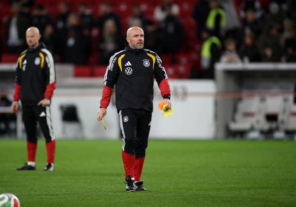 Deutschland - Ghana, Fussball, Herren Saison 2025 2026, Länderspiel, Freundschaftsspiel, MHP Arena Alfred Schreuder, Assistenztrainer (Deutschland) hier auf dem Feld beim Aufwärmen