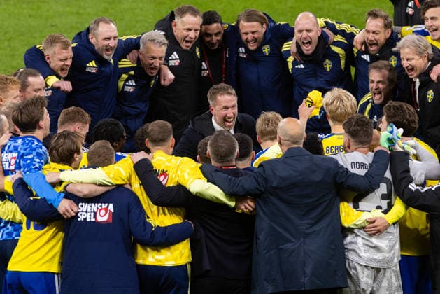 260331 Head coach Graham Potter of Sweden celebrates with players after the FIFA World Cup, WM, Weltmeisterschaft, Fussball Qualifier play-off final football match between Sweden and Poland on March 31, 2026 in Stockholm. Photo: Kenta Jönsson BILDBYRAN COP 210 JM0814 bbeng fotboll football soccer fotball vm-kval fifa world cup qualifier playoff play-off final sverige sweden sverige a polen poland celebration jubel Copyright: KENTAxJÖNSSON BB260331KJ065