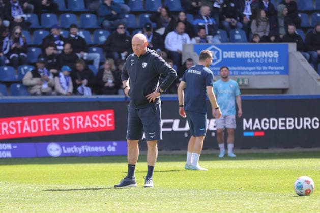 04.04.2026, xgox, Fussball 2. Bundesliga, 1. FC Magdeburg - VfL Bochum emspor, v.l. Uwe Roesler (Rösler, Bochum, Trainer) (DFL DFB REGULATIONS PROHIBIT ANY USE OF PHOTOGRAPHS as IMAGE SEQUENCES and or QUASI-VIDEO) Magdeburg
