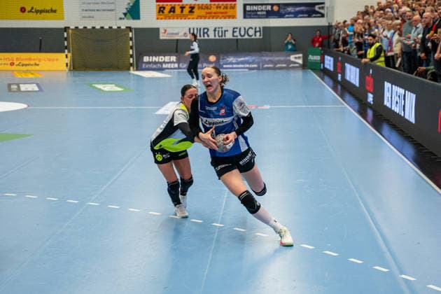HSG Blomberg-Lippe (GER) vs. Borussia Dortmund (GER), Handball, 1. Handball Bundesliga Frauen, 22. Spieltag, 4.4.2026, Saision 2025 2026, Blomberg Nieke Kuehne (HSG Blomberg-Lippe, 09) im Zweikampf Blomberg Sporthalle an der Ulmenallee Deutschland