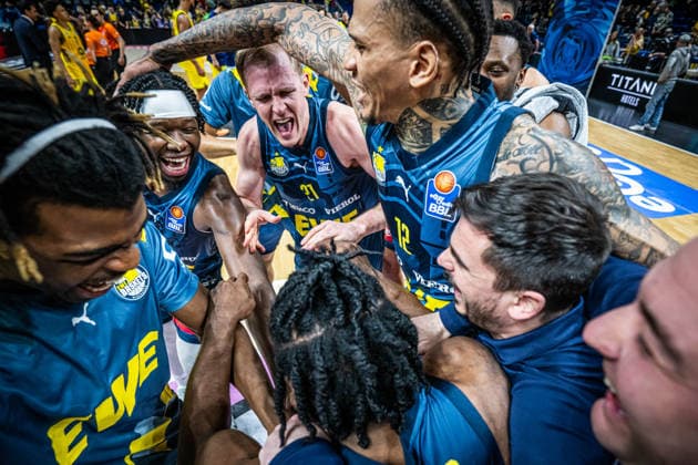 Sport Bilder des Tages Basketball Berlin 05.04.2026 Saison 2025 2026 EasyCredit BBL 1. Bundesliga Männer, Herren Alba Berlin - EWE Baskets Oldenburg jubel Oldenburg nach dem Sieg
