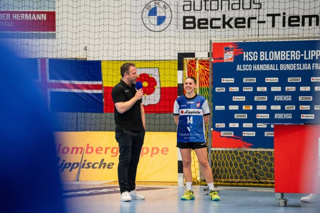 HSG Blomberg-Lippe (GER) vs. Borussia Dortmund (GER), Handball, 1. Handball Bundesliga Frauen, 22. Spieltag, 4.4.2026, Saision 2025 2026, Blomberg Jan-Henning Himborn (HSG Blomberg-Lippe, Geschaeftsfuehrer) und Ona Vegue (HSG Blomberg-Lippe, 14) Blomberg Sporthalle an der Ulmenallee Deutschland