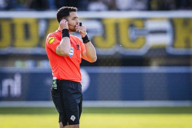 KERKRADE , 06-04-2026 , Parkstad Limburg stadium , season 2025 2026 , Dutch Keuken Kampioen Divisie football , match between Roda JC Kerkrade and Willem II , final score 0-1 , picture shows referee Marc Nagetaal Roda JC - Willem II  x202879986x Copyright: