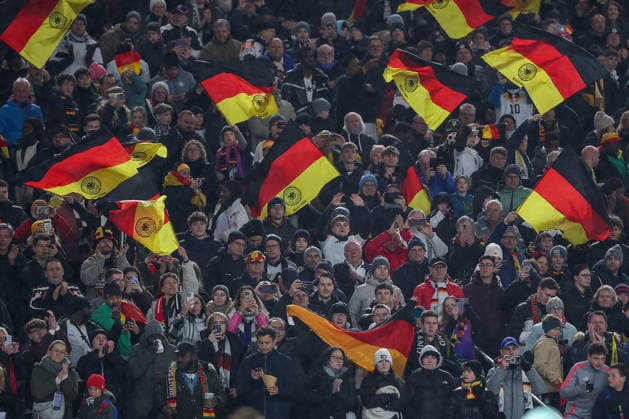 30.03.2026, Fußball, Länderspiel, Deutschland - Ghana, MHP-Arena (Stuttgart), Saison 2025 2026: Fußballfans Fans auf der Tribüne Jubelnd Fahnen Fahne Deutschlandfahnen deutschlandfans Fußballfans DFB regulations prohibit any use of photographs as image sequences and or quasi-video. Baden-Württemberg Deutschland