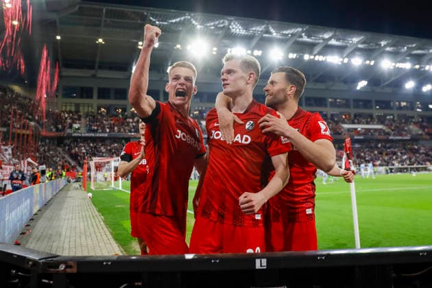 Torjubel SC Freiburg beim 3:0 durch Matthias Ginter (SC Freiburg, 28) , Deutschland, Fussball, UEFA Europa League, Viertelfinale, 2025 2026, SC Freiburg vs. Celta Vigo, 09.04.2026, Freiburg im Breisgau Europa-Park Stadion (Stadion am Deutschland Copyright: xGrantxHubbsx