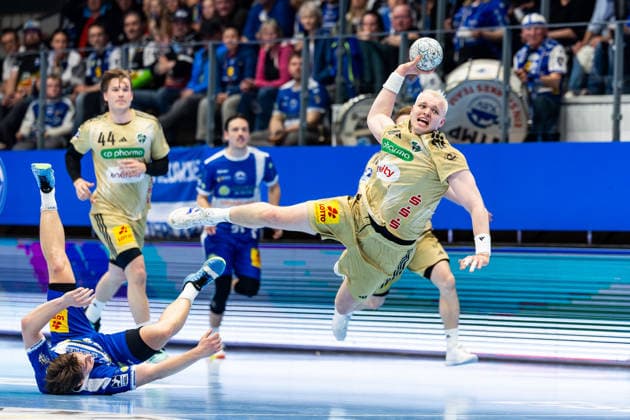 10.04.2026, GER, Handball, Maenner, Saison 25 26, Daikin 1.Bl, 28.Spieltag, ThSV Eisenach - TSV Hannover-Burgdorf Felix Aellen (ThSV Eisenach,22), Justus Fischer (TSV Hannover-Burgdorf) 99817 Eisenach Werner-Assmann-Halle Am Sportp Thueringen Deutschland