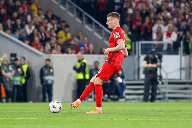 Philipp Lienhart (SC Freiburg, 03) mit einem Pass , Deutschland, Fussball, UEFA Europa League, Viertelfinale, 2025 2026, SC Freiburg vs. Celta Vigo, 09.04.2026, Freiburg im Breisgau Europa-Park Stadion (Stadion am Deutschland Copyright: xGrantxHubbsx