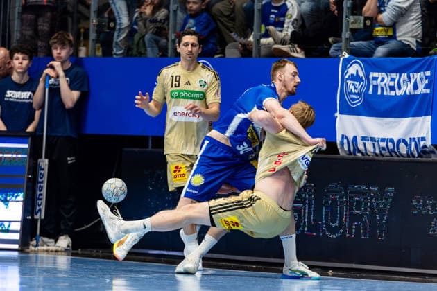 10.04.2026, GER, Handball, Maenner, Saison 25 26, Daikin 1.Bl, 28.Spieltag, ThSV Eisenach - TSV Hannover-Burgdorf Marian Michalczik (TSV Hannover-Burgdorf), Dominik Solak (ThSV Eisenach,30) 99817 Eisenach Werner-Assmann-Halle Am Sportp Thueringen Deutschland